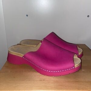 Dansko Ravyn Peep Toe Sandals in Fuchsia